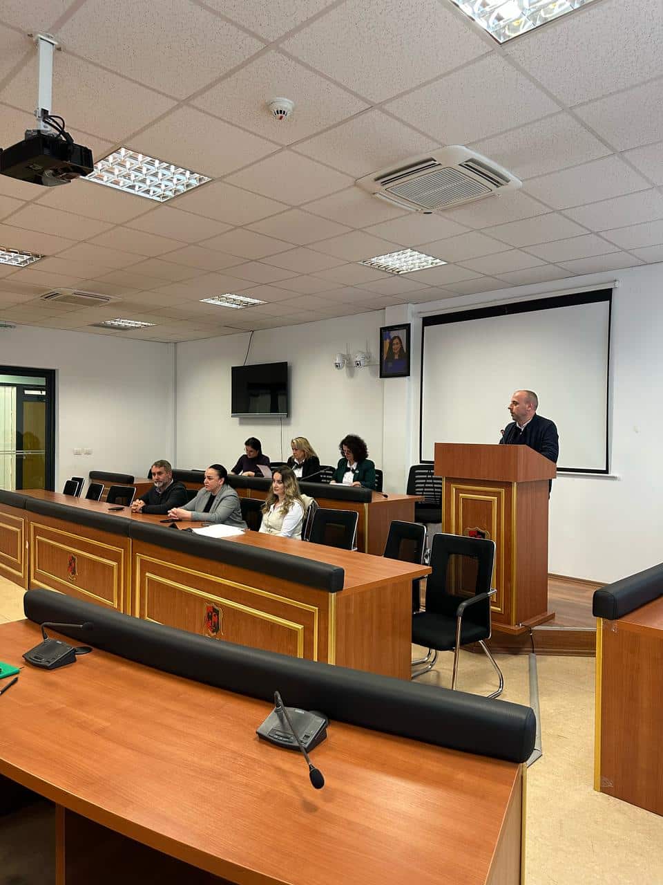 Mbahet konsultimi publik për Draft-Planin Lokal i Veprimit Zbutës për Mbrojtje nga dhuna në Familje dhe dhuna ndaj grave dhe vajzave në Komunën e Drenasit për vitet 2025-2028