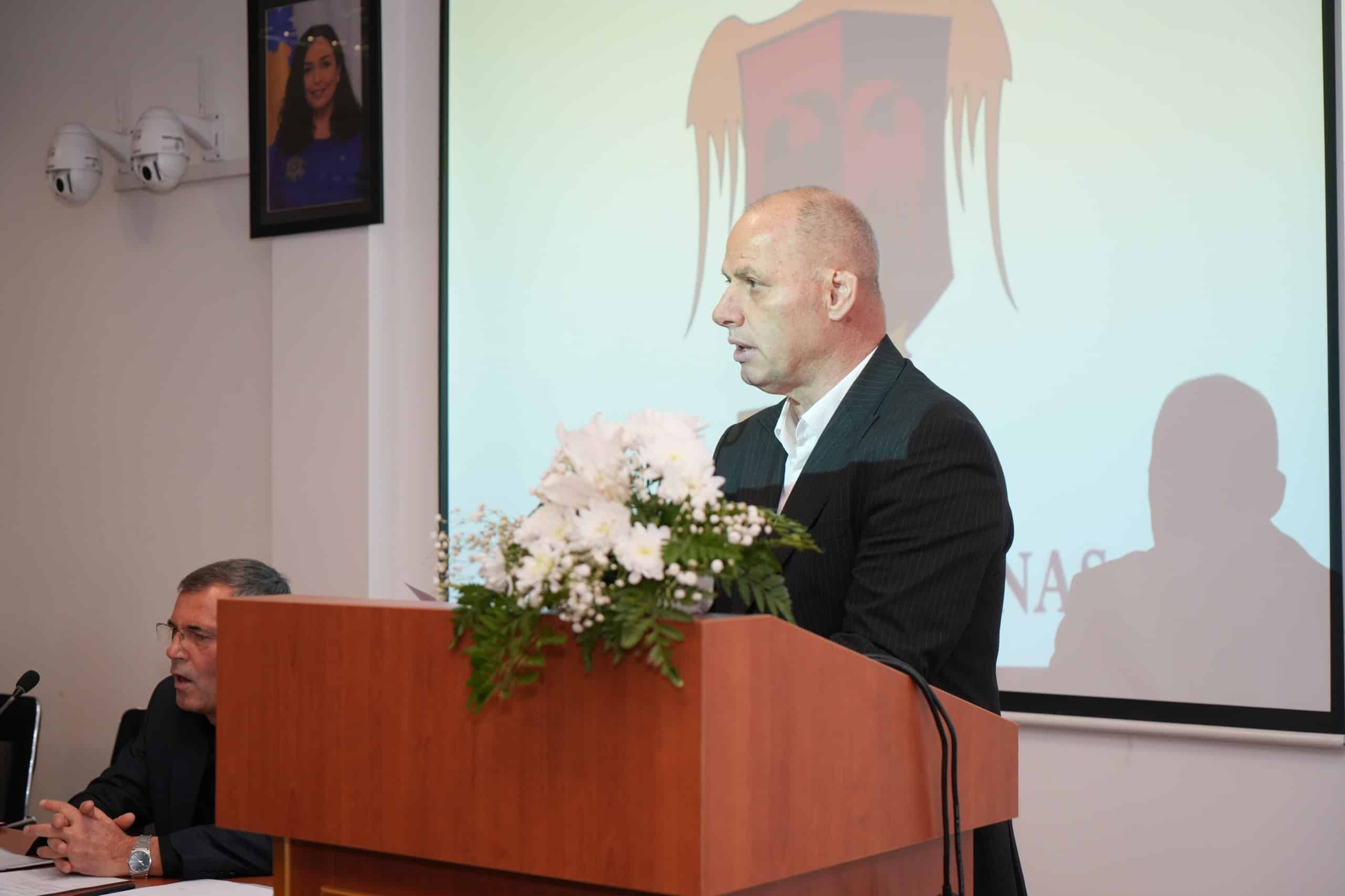 Ramiz Lladrovci betohet për herë të katërt si Kryetar i Komunës së Drenasit